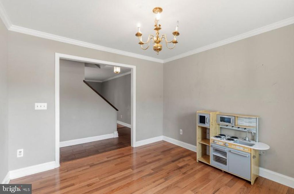 Image 10 of property listing at 12 REDDING CT, Nottingham, MD 21236
