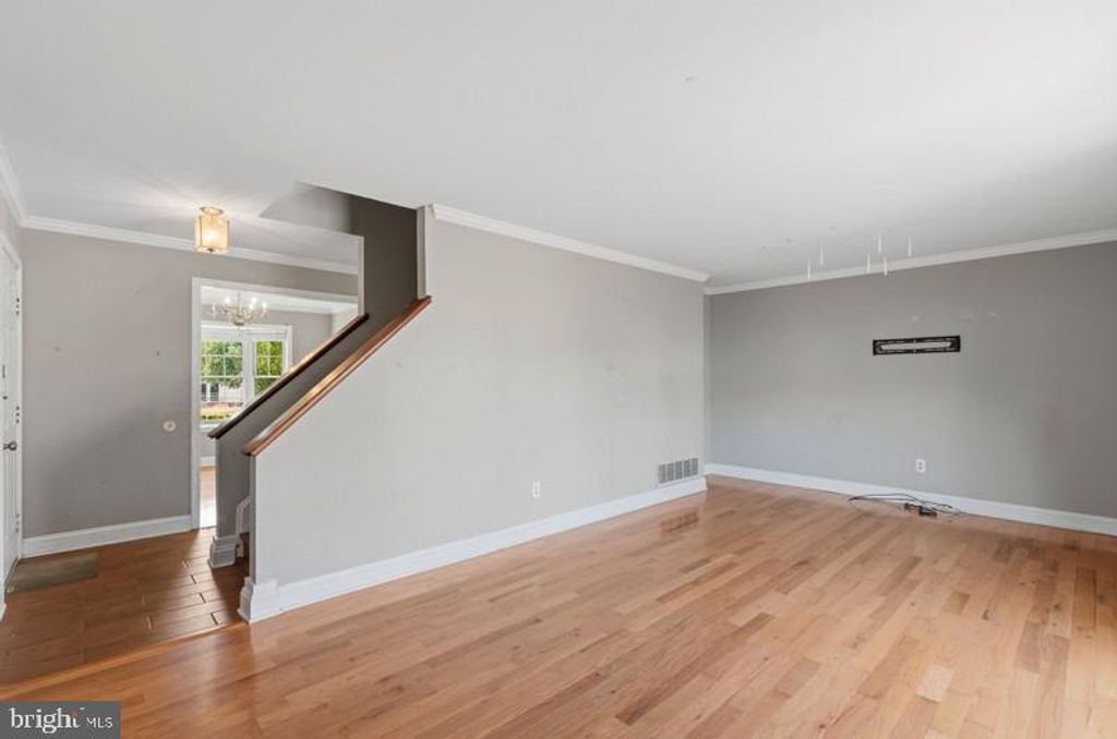Image 11 of property listing at 12 REDDING CT, Nottingham, MD 21236