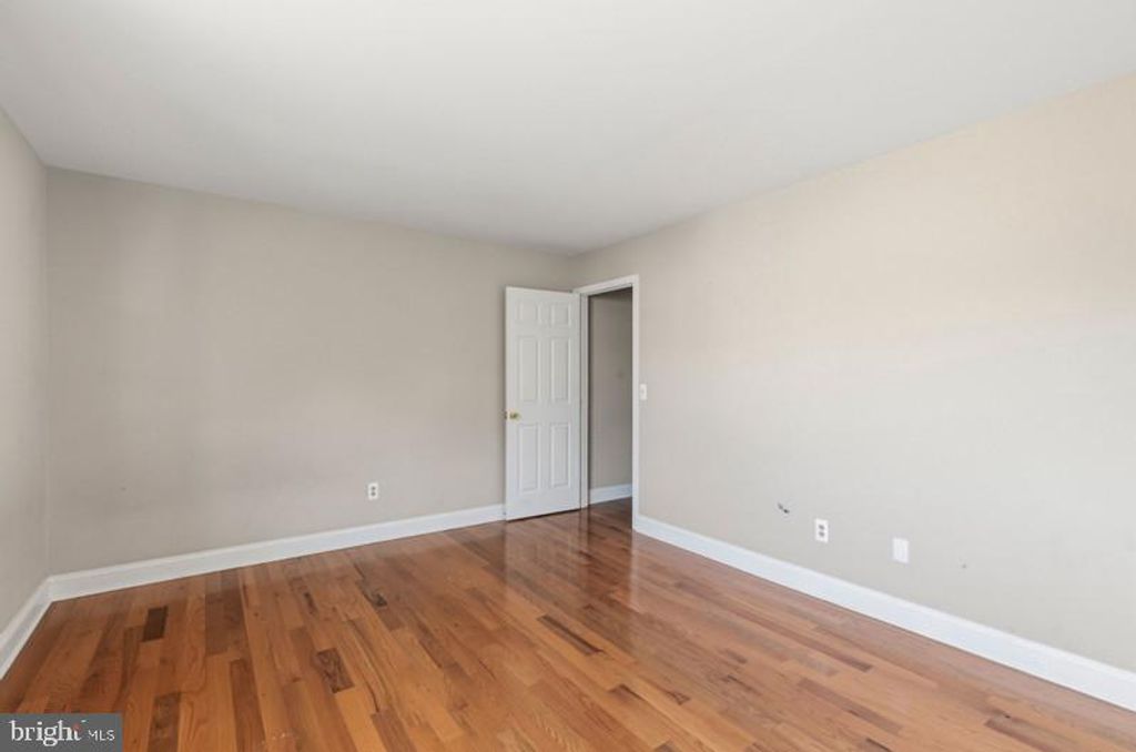 Image 17 of property listing at 12 REDDING CT, Nottingham, MD 21236