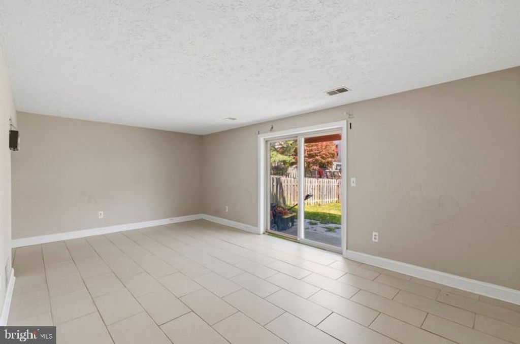 Image 27 of property listing at 12 REDDING CT, Nottingham, MD 21236