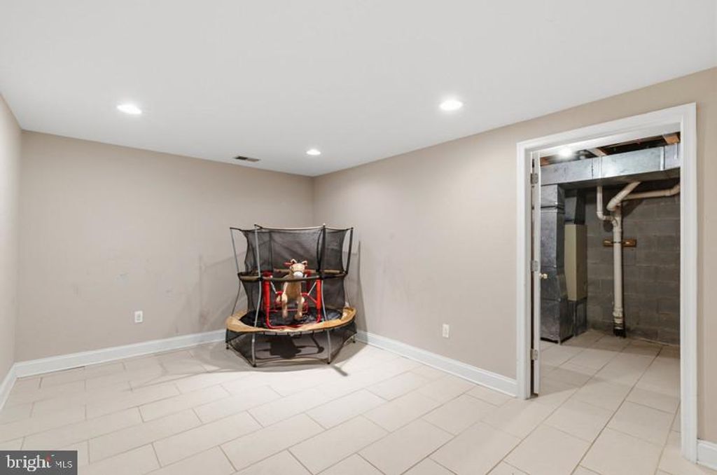Image 29 of property listing at 12 REDDING CT, Nottingham, MD 21236