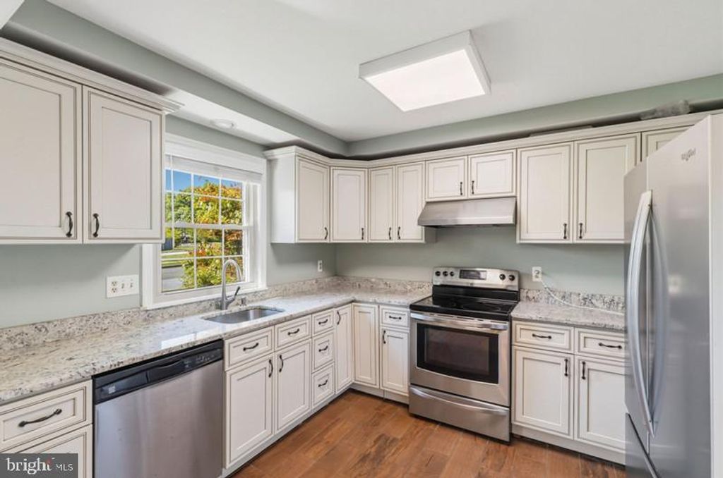 Image 4 of property listing at 12 REDDING CT, Nottingham, MD 21236