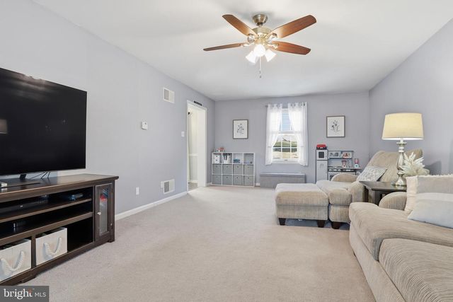 217 OVERVIEW CIR W, Red Lion, PA 17356