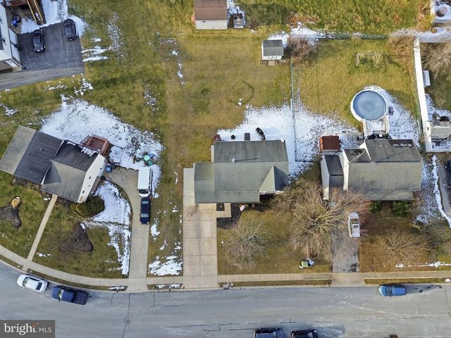 217 OVERVIEW CIR W, Red Lion, PA 17356