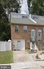 3712 VALE LN, Philadelphia, PA 19114