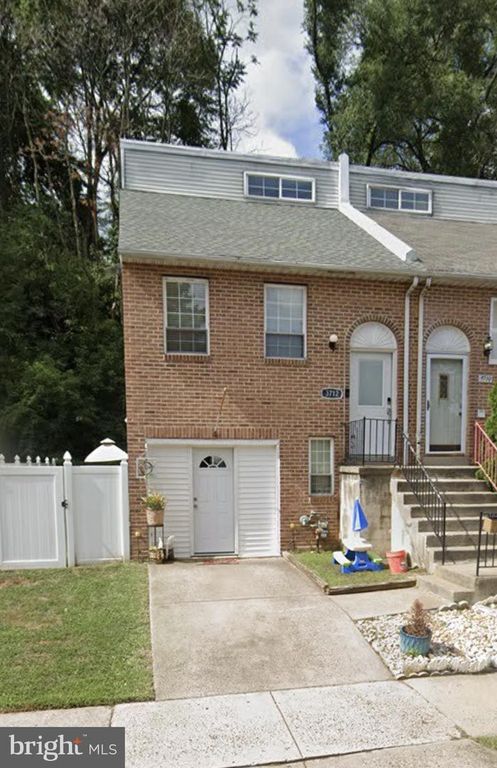 3712 VALE LN, Philadelphia, PA 19114