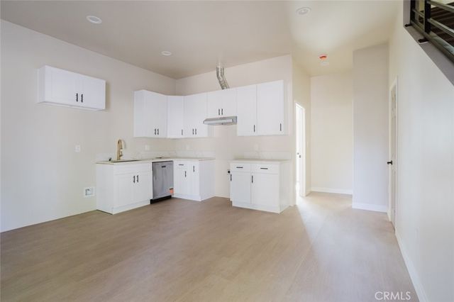 7350 Cozycroft Avenue, Winnetka, CA 91306
