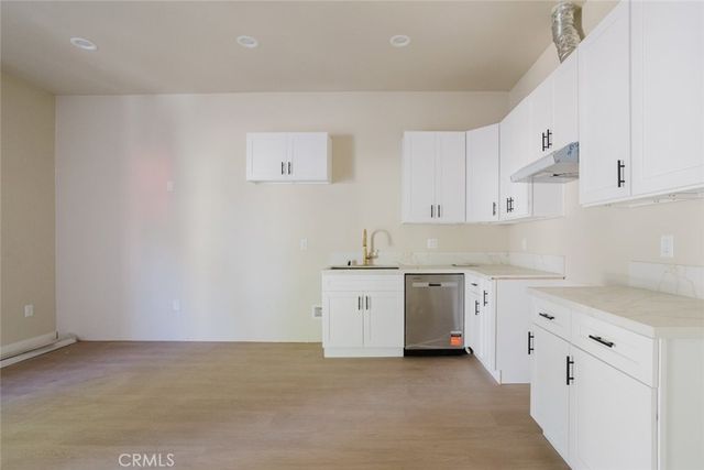 7350 Cozycroft Avenue, Winnetka, CA 91306