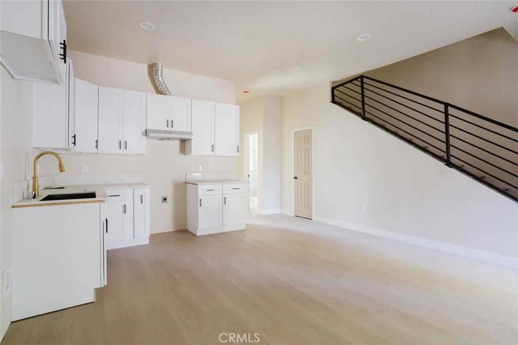 7350 Cozycroft Avenue, Winnetka, CA 91306