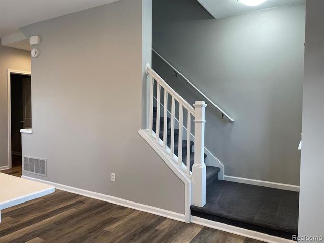 411 Wright Street, Wixom, MI 48393
