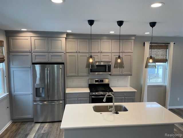 411 Wright Street, Wixom, MI 48393