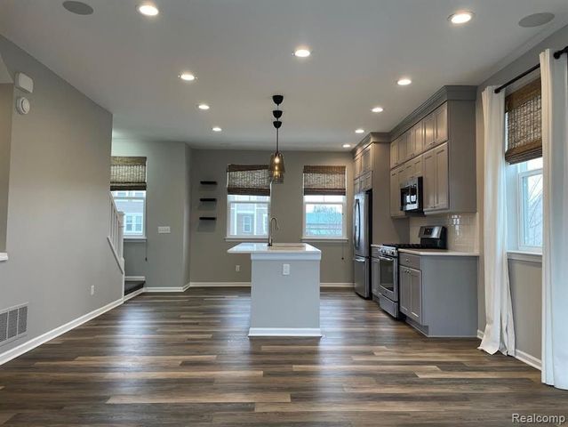 411 Wright Street, Wixom, MI 48393