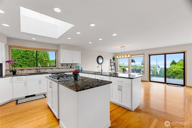 5128 Seaview Way, Everett, WA 98203
