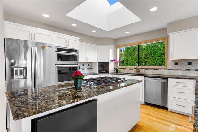 5128 Seaview Way, Everett, WA 98203