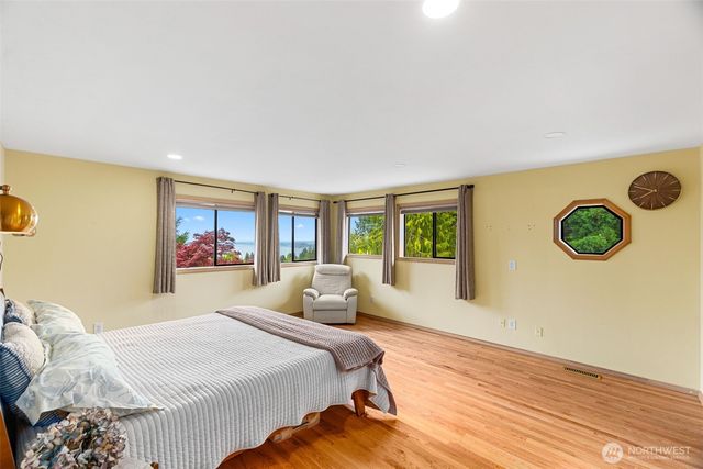 5128 Seaview Way, Everett, WA 98203