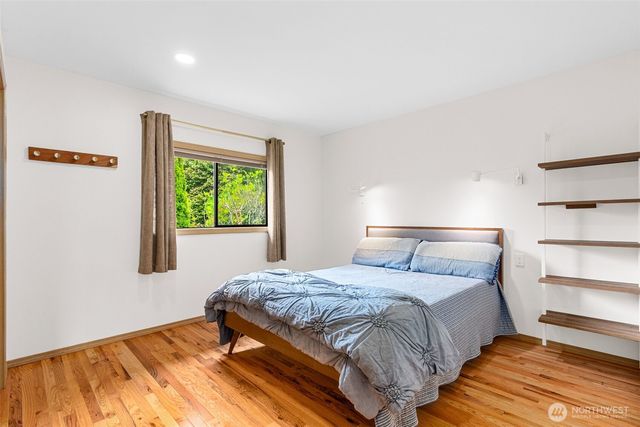 5128 Seaview Way, Everett, WA 98203