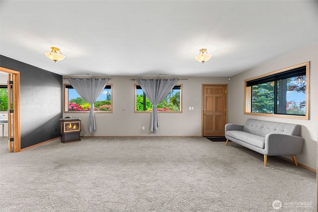 5128 Seaview Way, Everett, WA 98203