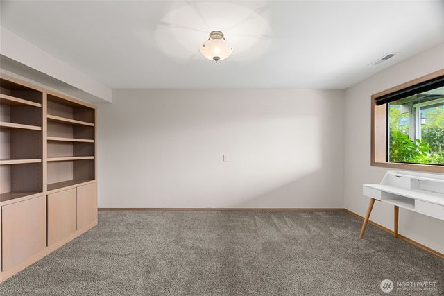 5128 Seaview Way, Everett, WA 98203