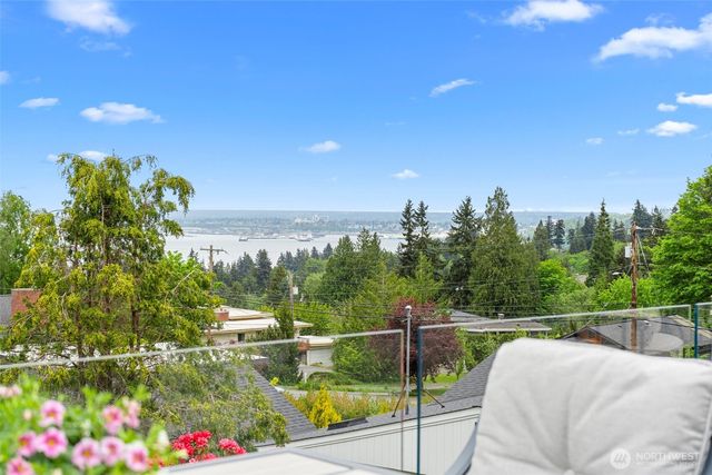 5128 Seaview Way, Everett, WA 98203