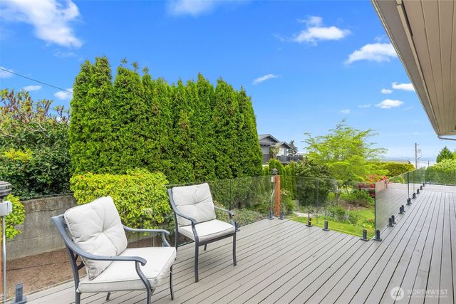 5128 Seaview Way, Everett, WA 98203