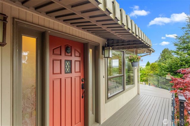 5128 Seaview Way, Everett, WA 98203