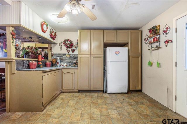 204 W Tarbutton Street, Troup, TX 75789