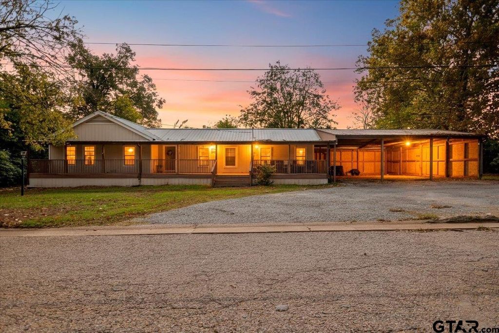 204 W Tarbutton Street, Troup, TX 75789