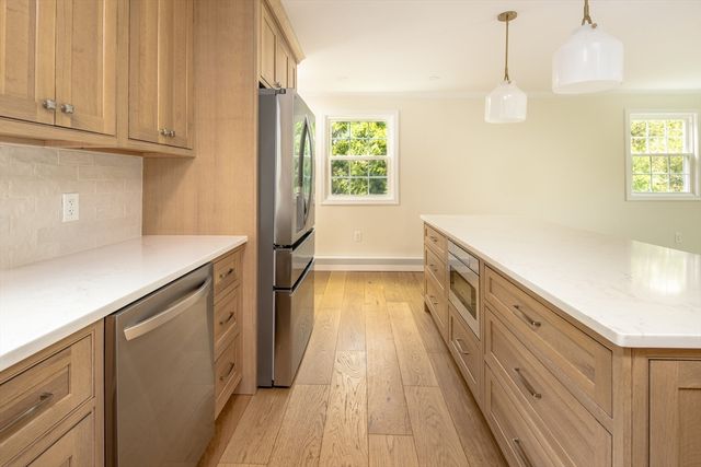 10 Knollwood Dr, Mattapoisett, MA 02739