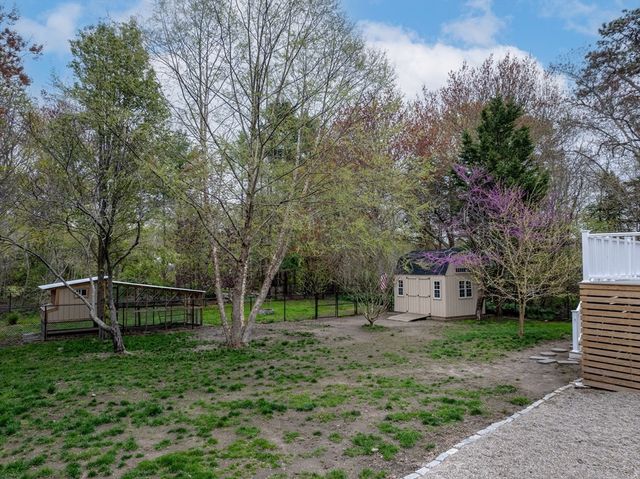 10 Knollwood Dr, Mattapoisett, MA 02739