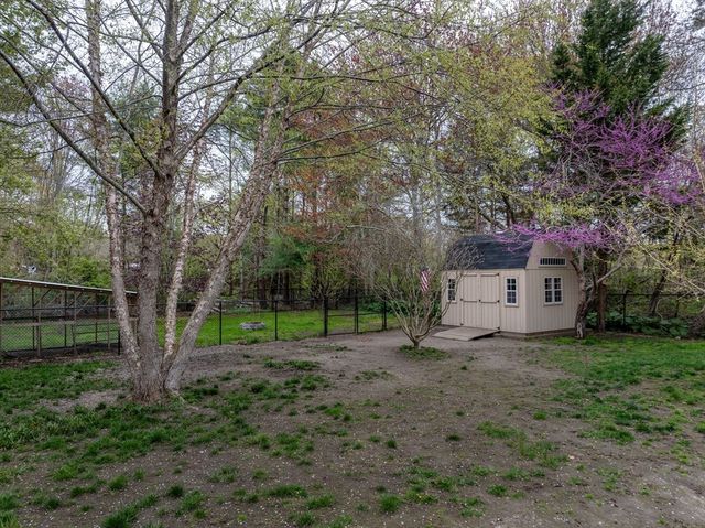 10 Knollwood Dr, Mattapoisett, MA 02739