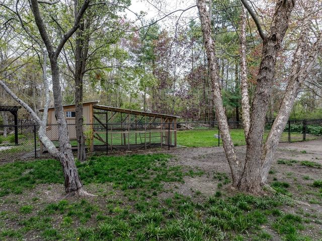 10 Knollwood Dr, Mattapoisett, MA 02739
