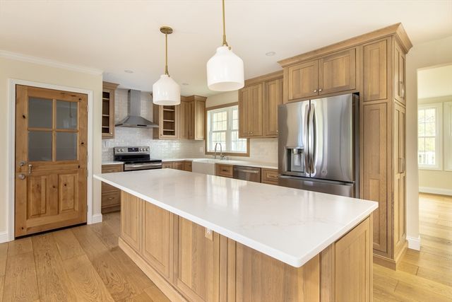 10 Knollwood Dr, Mattapoisett, MA 02739