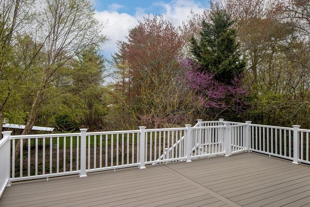 10 Knollwood Dr, Mattapoisett, MA 02739
