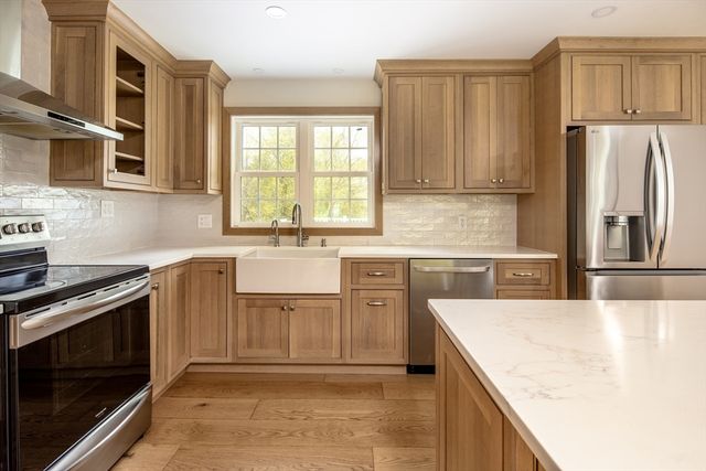 10 Knollwood Dr, Mattapoisett, MA 02739