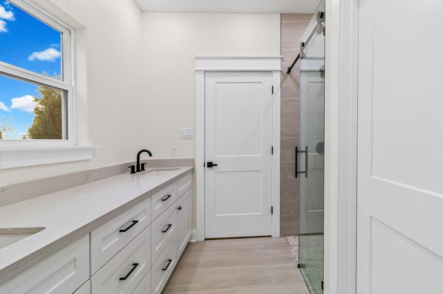 260 Wildwood Drive, Onalaska, TX 77360