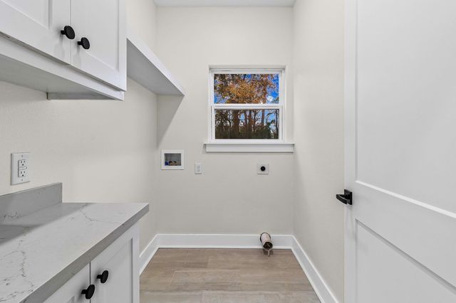 260 Wildwood Drive, Onalaska, TX 77360