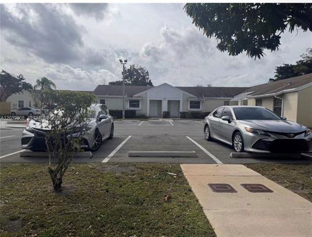 819 NE 214th Lane 1, Miami, FL 33179
