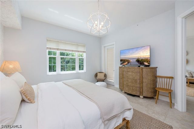 700 Bentwater CIR 104, Naples, FL 34108