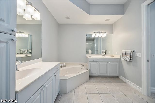 700 Bentwater CIR 104, Naples, FL 34108