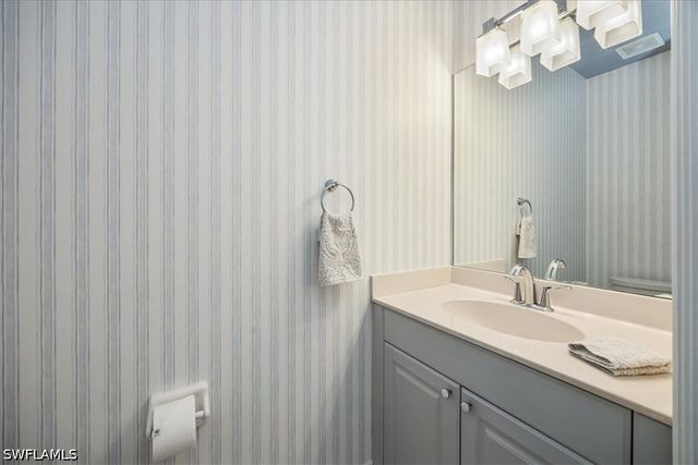 700 Bentwater CIR 104, Naples, FL 34108