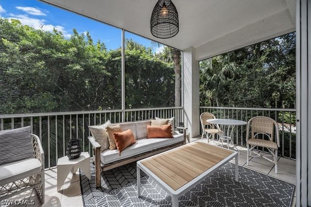 700 Bentwater CIR 104, Naples, FL 34108