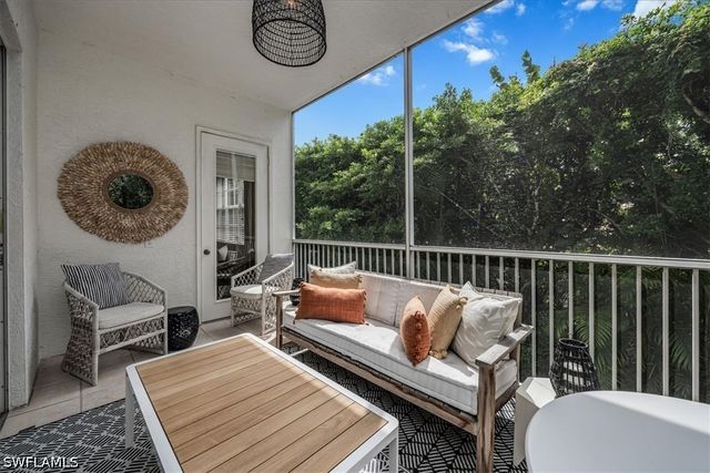 700 Bentwater CIR 104, Naples, FL 34108
