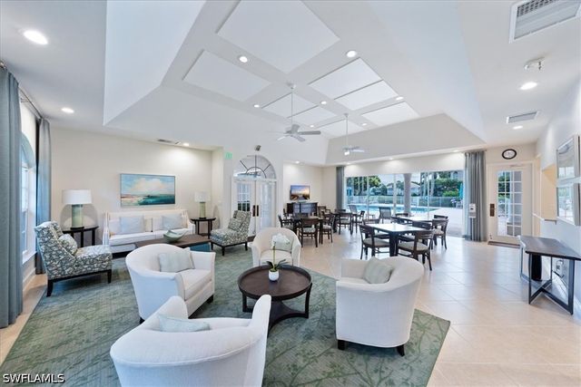 700 Bentwater CIR 104, Naples, FL 34108