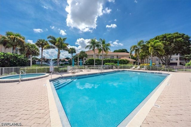 700 Bentwater CIR 104, Naples, FL 34108