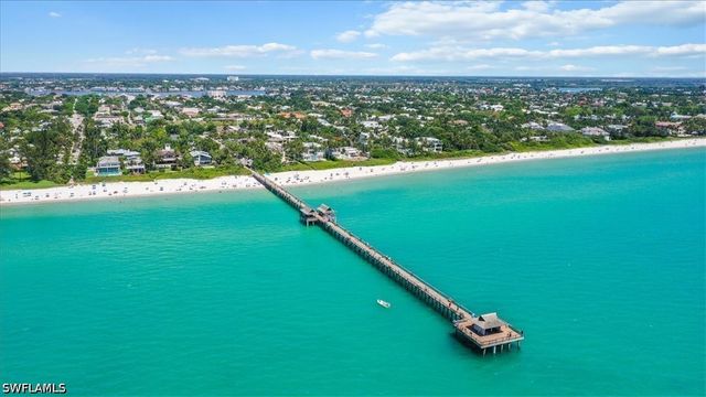 700 Bentwater CIR 104, Naples, FL 34108