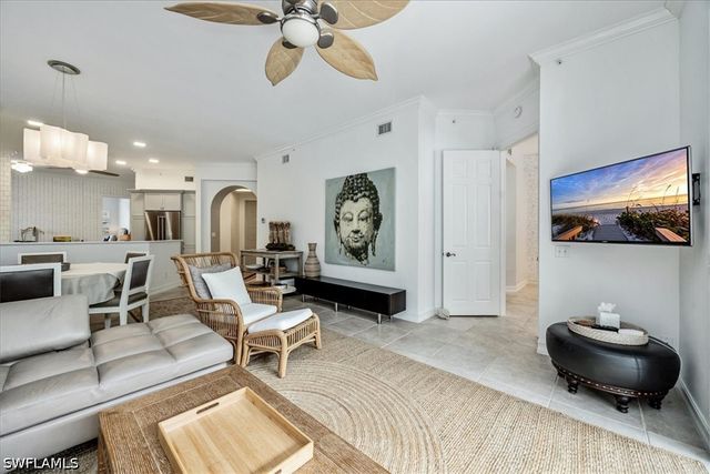 700 Bentwater CIR 104, Naples, FL 34108