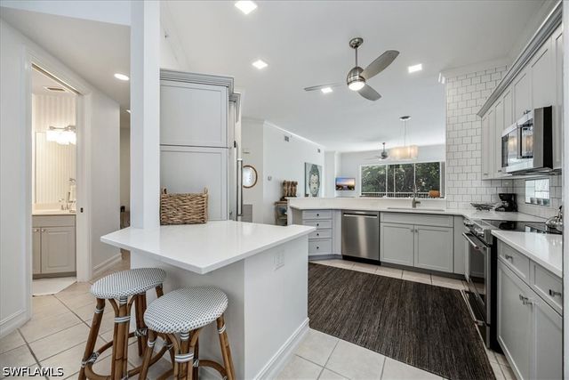 700 Bentwater CIR 104, Naples, FL 34108