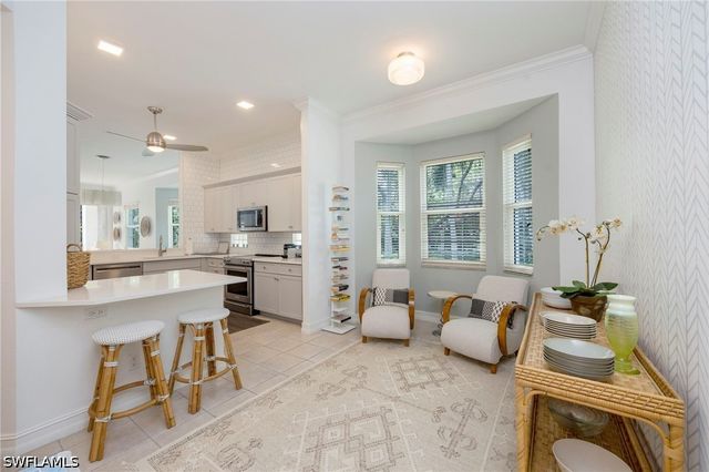700 Bentwater CIR 104, Naples, FL 34108