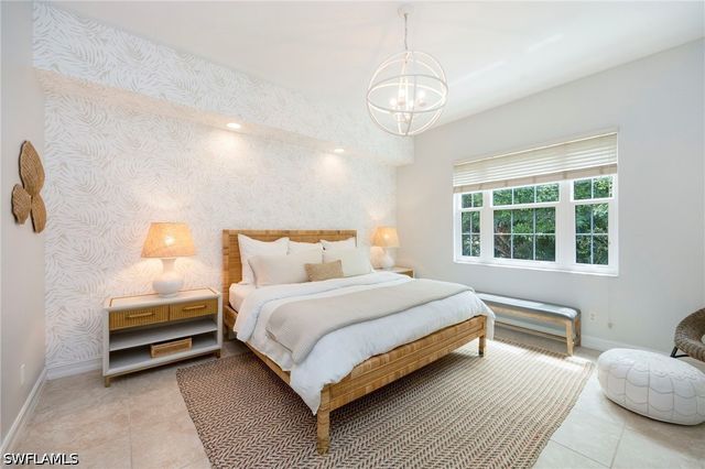 700 Bentwater CIR 104, Naples, FL 34108