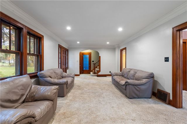 4698 Manchester Road, New Franklin, OH 44319